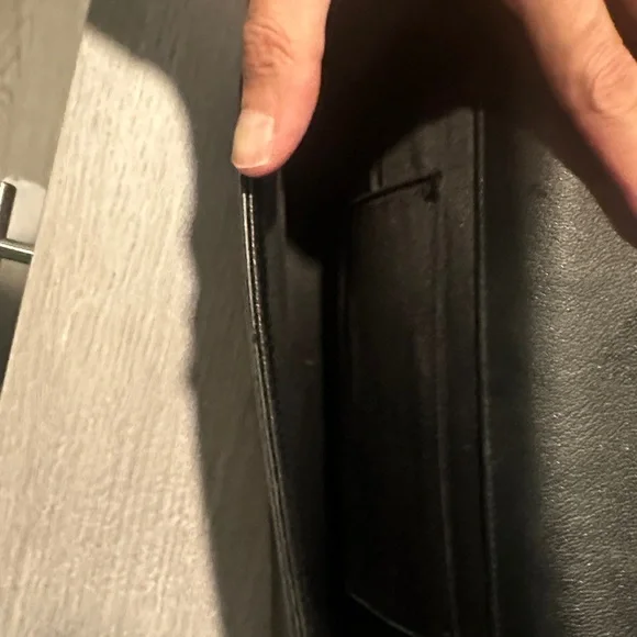 Yves Saint Laurent Black Leather clutch - Picture 2 of 3